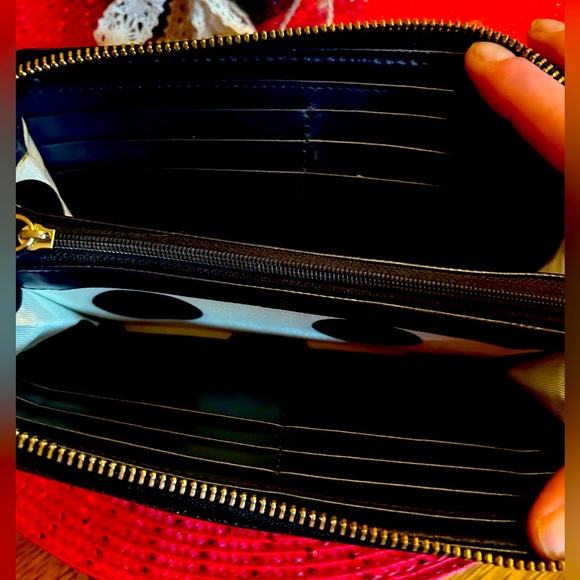 KATE SPADE BLACK WALLET W/ POLKA DOT LINING ON INSIDE. EUC - Picture 4 of 6